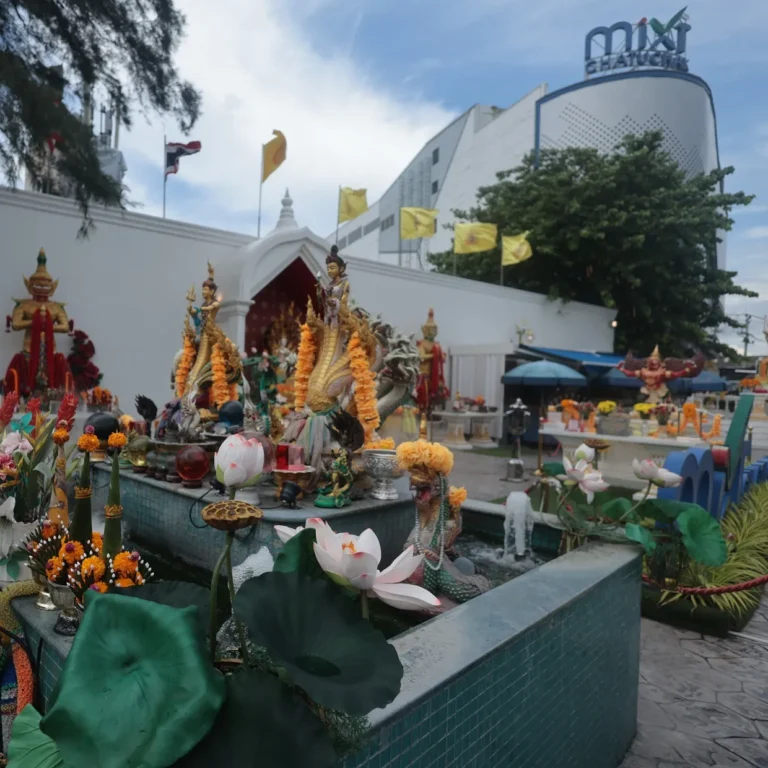 tržnice Chatuchak s obchodním centrem Mixt v bangkoku