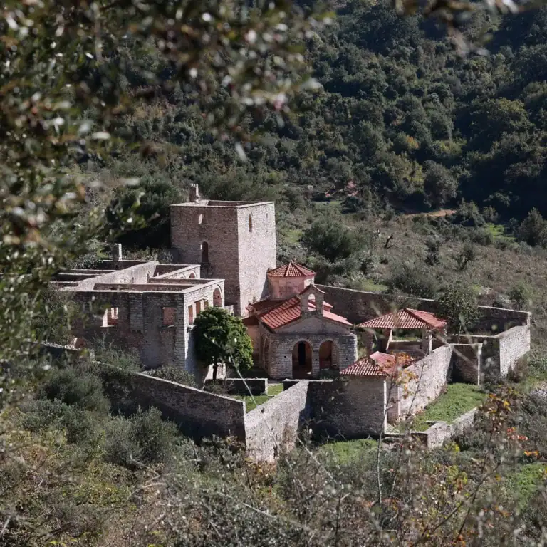 Klášter Manastiri i Shën Mërisë (Kakome) v Albánii