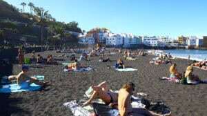 Playa Jardín v Puerto de la Cruz – černá sopečná pláž na severu Tenerife