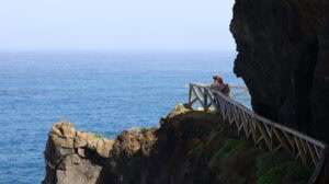 turistická trasa podel pobřeží s výhledem na oceán u Puerto de la Cruz