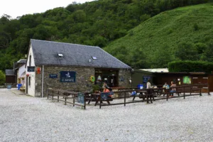 kemp Beinglas na trase West Highland Way ve Skotsku